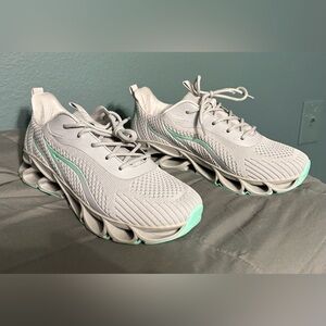 Women’s athletic sneakers size 8.5 in grey and mint